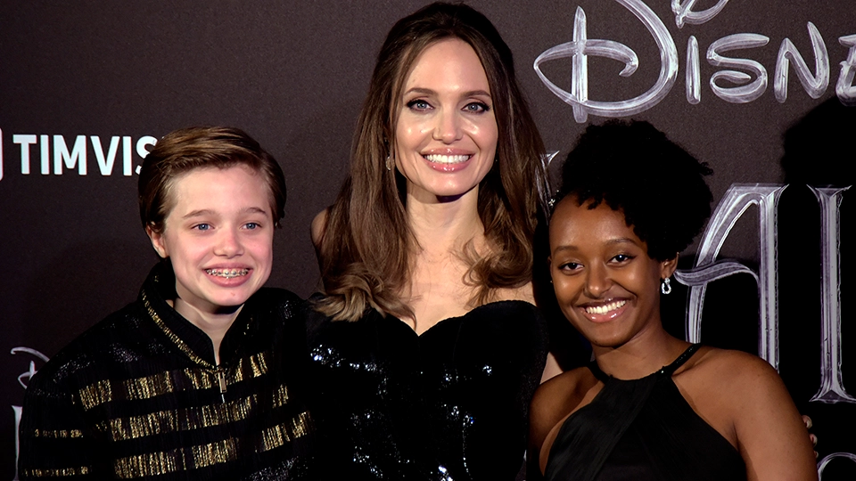 Shiloh Jolie-Pitt bonds with mom at Roman concert: pictures