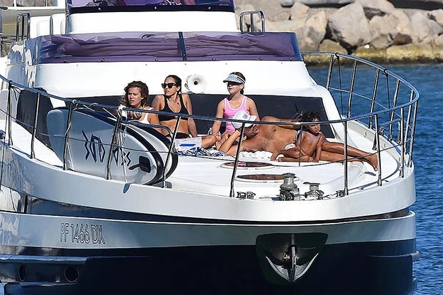 A Black Bikini Is Worn by Jessica Alba While on Vacation with Her Kids, Honor, 14, Haven, 10, and Hayes, 4