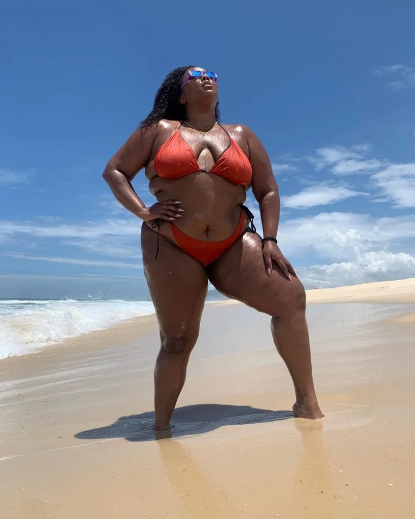 The ‘Middle of The Ocean’ Is Where Lizzo Rolled Around in A Blue Tie-Dye Bikini