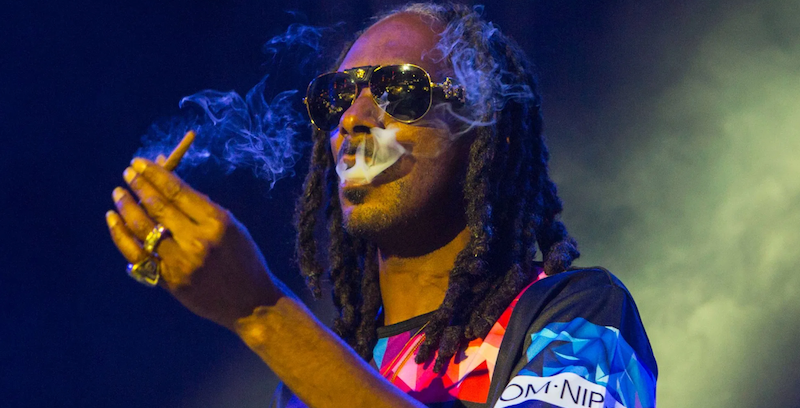 Snoop Dogg Shuts The Rumors That He Smokes 75-100 Blunts A Day, Shows Visuals Evidence