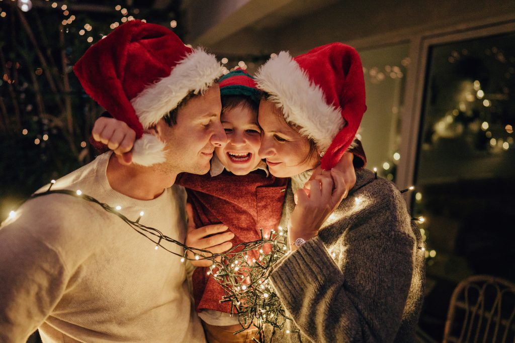 45+ Best Christmas Wishes To Family, Friends, or Relatives From Abroad