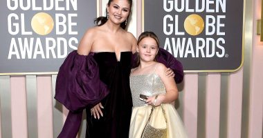 Selena Gomez Sparkles At Golden Globes 2023 With Younger Sister