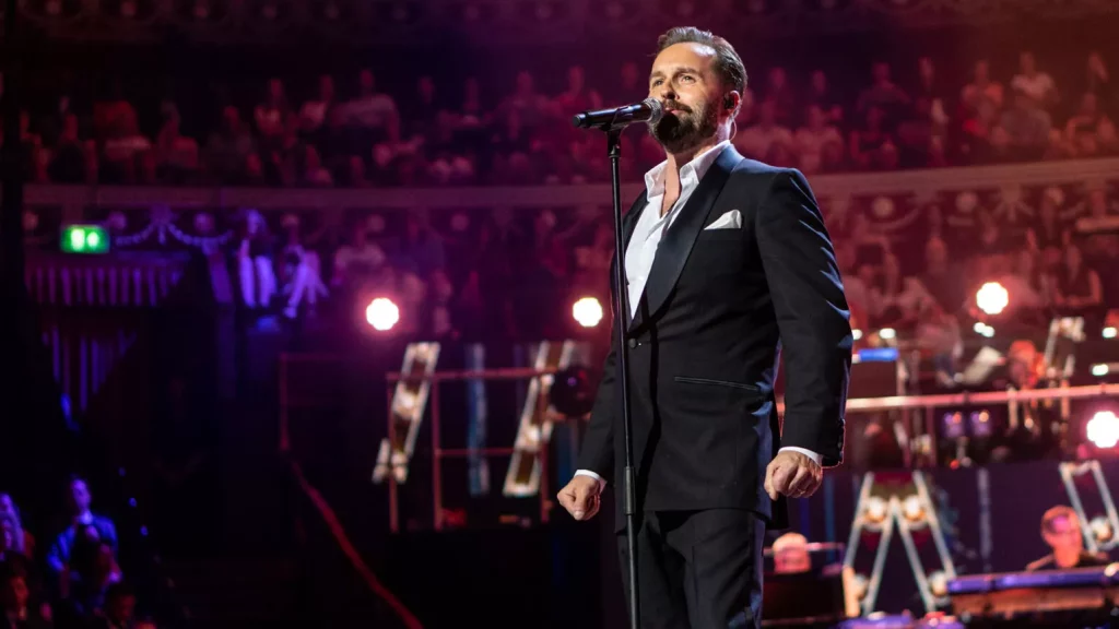 Alfie Boe at a performance.