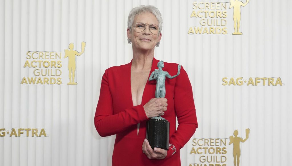 2. Jamie Lee Curtis Wins Her First Oscar