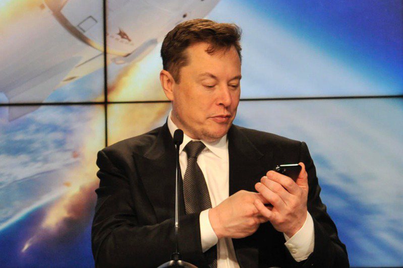 Controversy Over Twitter Verification Process Under Elon Musk's Oversight