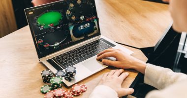 What are the Essential Tips for Playing Poker Online? Strategies to Improve Your Game