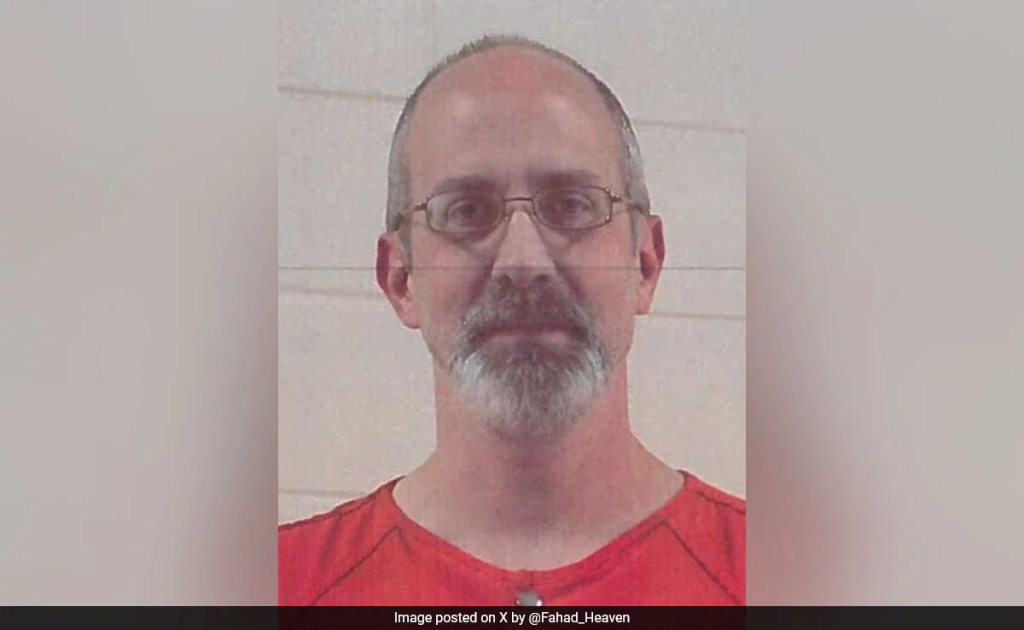 Teacher arrested for threatening to behead his student
