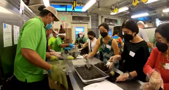 'Meals on Wheels' Volunteers Spread Christmas Cheer to Homebound Kupuna in Hawaii