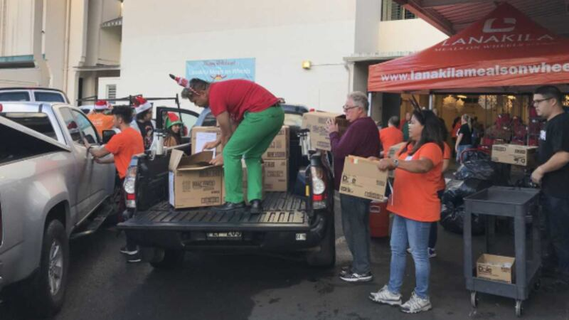 'Meals on Wheels' Volunteers Spread Christmas Cheer to Homebound Kupuna in Hawaii