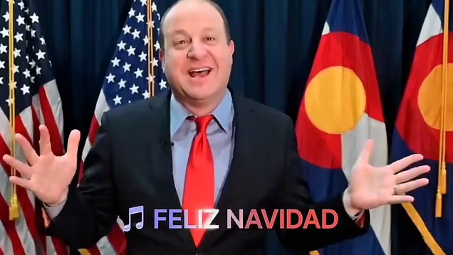 Colorado Governor's "Feliz Navidad" Gesture Criticized Amidst Escalating Migrant Crisis